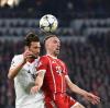 Bayerns Franck Ribery und Franco Damian Vazquez lieferten sich packende Zweikämpfe.