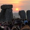 Sommersonnenwende: Feier in Stonehenge kurz nach Sonnenaufgang.