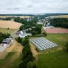 So ähnlich wie in diesem Ort in Hessen könnte die Solarthermie-Anlage (rechts im Bild)  in Dietenheim wohl aussehen. 