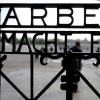 Besucher aus der ganzen Welt besichtigen die KZ-Gedenkstätte Dachau.