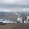 Dampfwolken steigen aus dem Krater des Taal-Vulkans auf. Es mehren sich die Anzeichen einer weiteren heftigen Explosion.
