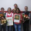 Die Sieger des Blumenschmuckwettbewerbs in Sulzdorf zusammen mit den Offiziellen und Ehrengästen.  	
