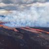 Lavamassen bahnen sich nach dem Ausbruch des Mauna Loa auf Hawaii ihren Weg