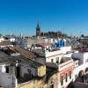 Von der Dachterrasse der Sprachschule hat man einen guten Blick auf die riesige Kathedrale der Stadt. 