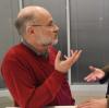 „Unsere Glatzen zogen sich an“: der Astrophysiker Harald Lesch (links) und der Theologe Thomas Schwartz beim freundschaftlichen Gespräch im Augsburger Medienzentrum. 