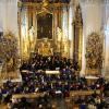Ein beeindruckendes Konzert gaben die Stadtkapelle Gersthofen und die Sing- und Musikschule Gersthofen in der Klosterkirche Holzen. Rainer Schaller moderierte die Stunde. 	