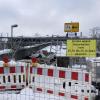 Schnee vor Weihnachten hatte am Donausteg schon für eine erste Verzögerung der Arbeiten gesorgt.