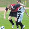 Mit einem 2:0-Sieg gegen Türkspor Augsburg II bleiben Martin Greif (links), der das 1:0 erzielte, und der SV Cosmos Aystetten im Rennen um den Kreisliga-Klassenerhalt. 