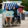 Künstler Manuel Engelhardt (links) gestaltet einen Kiosk am Kuhsee neu, der dann "Pier 3" heißen wird. Stefan "Bob" Meitinger freut sich auf die neue Location am Augsburger Kuhsee.