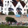 Zum Einstein-Marathon haben sich mehr als 11500 Läufer angemeldet. Ein Teil der Strecke verläuft entlang der Donau. Im vergangenen Jahr konnten sich die Sportler über sonniges Wetter freuen. 