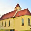 Der Hang, auf dem die Herrenstetter Kirche steht, muss saniert werden. Doch es tauchen immer wieder Schwierigkeiten für das Projekt auf. 	