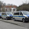 Die Bereitschaftspolizei hatte zu Beginn des Prozesses noch Absperrungen für etwaige Demonstranten aufgebaut, die aber nicht benötigt wurden.