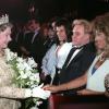 Zahlreiche Prominente trafen sich mit der Rock-Legende. Auf diesem Bild wird Tina Turner neben der Königin Elisabeth II. in London begrüßt.