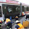 In der Augsburger Remboldstraße ist eine Straßenbahn der Linie 64 entgleist. 