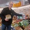 Inhaber Thomas Kowalski gibt seinen Supermarkt in Mering auf. 