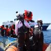 Ob Migranten nach Europa kommen dürfen, soll künftig in Lagern an der EU-Außengrenze entsch  werden in den internationalen Gewässern vor der libyschen Küste von der Besatzung des Rettungsschiffs Geo Barents gerettet.