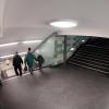 Blick auf den Bereich des U-Bahnhof Hermannstraße in Berlin, wo eine Frau brutal von hinten die Treppe hinunter gestoßen wurde.