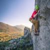 Nichts für Menschen mit Höhenangst: In den senkrechten Arco-Felsen am Gardasee klettert Sektionsmitglied Martin Feistl, der dem Expeditionskader des Deutschen Alpenvereins angehört. 	 	