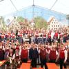 Rund 150 Musikerinnen und Musiker waren am Sonntag zum Musikantenstammtisch bei der Krumbacher Festwoche ins Festzelt gekommen.