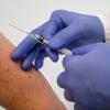 Die Bundesregierung hat bis 94 Millionen Impfdosen gegen das Corona-Virus für die Menschen in  Deutschland vertraglich  gesichert.