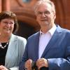 Klarer Wahlsieger: Ministerpräsident Reiner Haseloff (mit Ehefrau Gabriele) und die CDU liegen in Sachsen-Anhalt vorne.