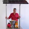 Anton Fries zeigt seine Solar-Ölpresse, die auf der Internationalen Handwerksmesse in München ab dem 6. Juli vorgestellt wird.