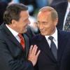 Verstehen sich auch privat sehr gut: Gerhard Schröder mit dem russischen Präsidenten Wladimir Putin.