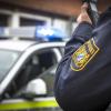  Die Günzburger Polizei fahndet nach einem Mann in einem Volvo, SUV, der absichtlich einen 35-Jährigen angefahren hat. 