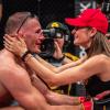 Emotionaler Moment: Nach seinem Sieg bat der vom Kampf gezeichnete MMA-Star seine langjährige Freundin Lea vor 10.000 Zuschauern um ihre Hand – mit Erfolg.