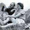 Elisabeth und Joachim Ganz aus Krumbach bei ihrer ersten Bergtour 1953 auf dem Älpele-Sattel mit Blick zur Höfats.