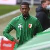 Reece Oxford, Abwehrspieler des FC Augsburg, musste sich einer Operation am Knie unterziehen. 