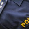 Reißende Nähte, ausgewaschene Farben, zu kleine Taschen: Die Polizeiuniform in Bayern scheint hinten und vorne nicht zu passen. 