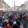 Im Jahr 2019 fand zuletzt eine Radlnacht in Augsburg statt. 4000 Radlerinnen und Radler waren am Start.	