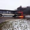 Bei Betlinshausen brennt ein Bus.