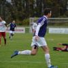 Überflieger! Wie ein Wirbelsturm braust der TSV Dinkelscherben durch die Kreisliga Augsburg in Richtung Bezirksliga. Hier bejubelt Torjäger Phillip Schmid einen Treffer gegen konsternierte Neusässer. 	