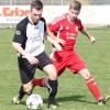 Der FC Gundelsdorf (rot) gewinnt das Spitzenspiel der A-Klasse Aichach in Gebenhofen. 	