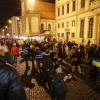 Am Montagabend sind in Augsburg erneut Menschen gegen die Corona-Einschränkungen und eine mögliche Impflicht auf die Straße gegangen. Wie die Veranstaltung ablief.