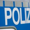 Vermutlich weil er ein Stopp-Schild übersehen hat, hat ein Autofahrer in Augsburg-Lechhausen einen Unfall verursacht und nun Ärger mit der Polizei. 