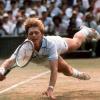 ARCHIV - Der "Becker-Hecht": Der 17jährige Boris Becker hechtet während des Turniers in Wimbledon (Archivfoto vom 30.06.1985) hinter einem Ball her. Ein Nicken und ein leises Lächeln: So verfolgt Boris Becker in einem Werbespot den Moment, der sein Leben und die deutsche Tennis-Welt für immer veränderte. «Einerseits kommt's mir vor wie gestern. Andererseits habe ich das Gefühl, dass es 100 Jahre her ist», meint Becker über jenen 7. Juli 1985, an dem er Sportgeschichte schrieb. Foto: Schrader +++(c) dpa - Bildfunk+++