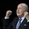 Sepp Blatter bleibt FIFA-Präsident. Sein Herausforderer hat vor dem zweiten Wahlgang kapituliert.