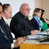 Involvierte des Prozesses nehmen in der Katholischen Akademie Bayern an einer Pressekonferenz teil.