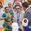 Prinzessin Anne wird bei ihrer Ankunft in Sri Lanka mit einer Tanzaufführung begrüßt.
