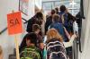 An einigen weiterführenden Schulen wird es im kommenden Schuljahr eng. Das liegt auch an geburtenstarken Jahrgängen.
