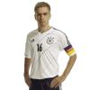 Das Trikot zur EM 2012 in Polen und der Ukraine. Präsentiert vom Kapitän der deutschen Nationalmannschaft, Philipp Lahm.