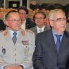 Der frühere Bundesfinanzminister Theo Waigel (rechts) sprach beim Festakt der Bundeswehr in der Wilhelmsburgkaserne. Links Generalleutnant Richard Roßmanith.