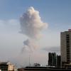 Bis nach Kinshasa  (Hauptstadt der Demokratischen Republik Kongo) ist die Rauchwolke nach einer Explosion in Brazzaville (Hauptstadt der Republik Kongo) zu sehen. 