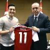 Kurz vor der WM posierte Mesut Özil gemeinsam mit Staatspräsident Recep Tayyip Erdogan.