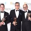 James Friend (l-r), Malte Grunert und Edward Berger posieren mit ihren Bafta-Trophäen.