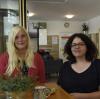 Carina Huber vom Sozialverband SKM Augsburg (links) und Katrin Wimmer von der Drogenhilfe arbeiten im Süchtigentreff in Oberhausen.