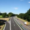 Auf der A96 bei Buchloe haben sich Raser ein Straßenrennen geliefert und dann auch noch einen Unbeteiligten zusammen geschlagen.